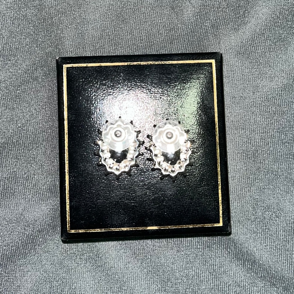 Earrings free with a purchase - Picture 2 of 2